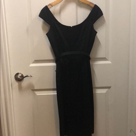 Black dress w/belt - Picture 2 of 4